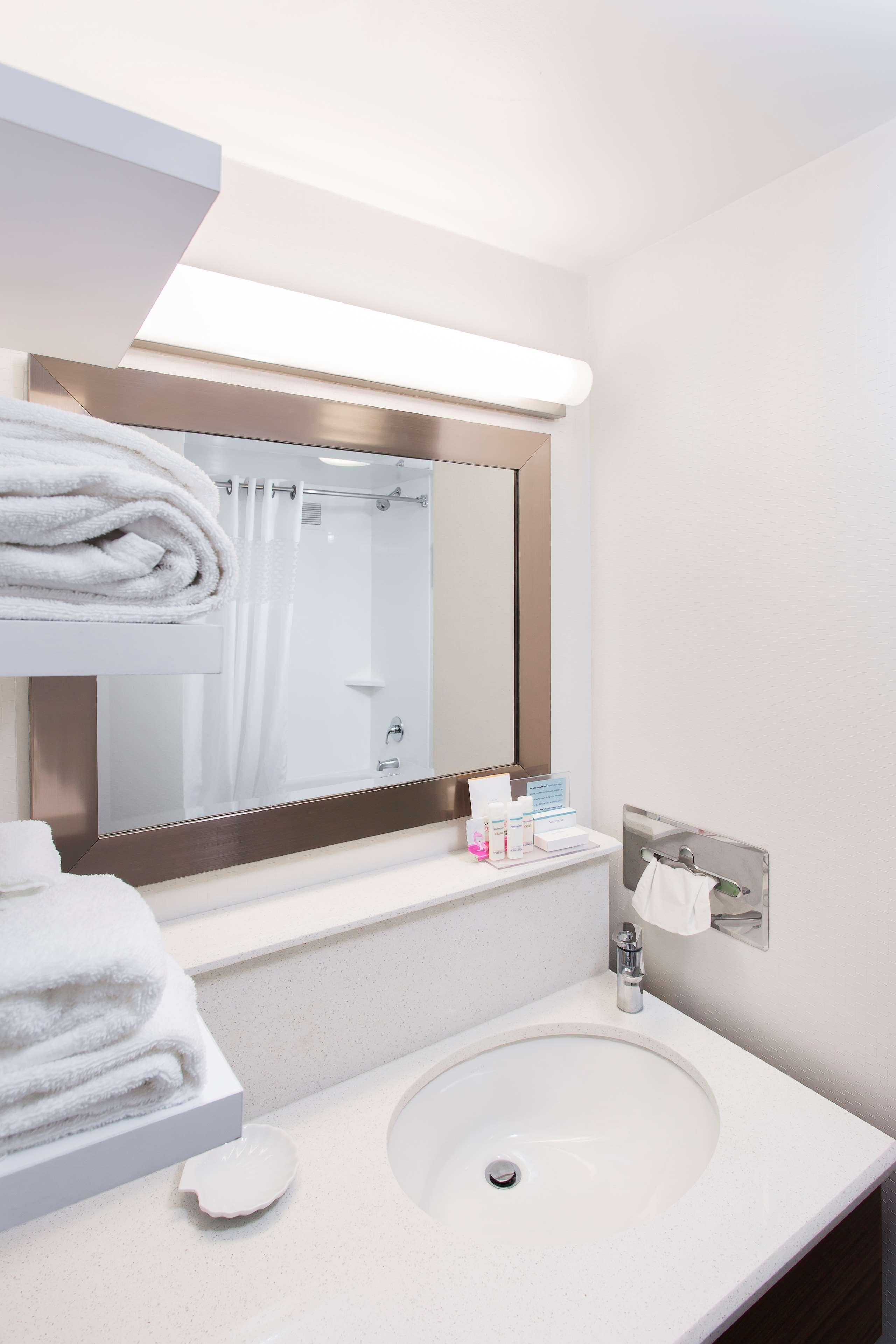 Hampton Inn Трой Екстериор снимка