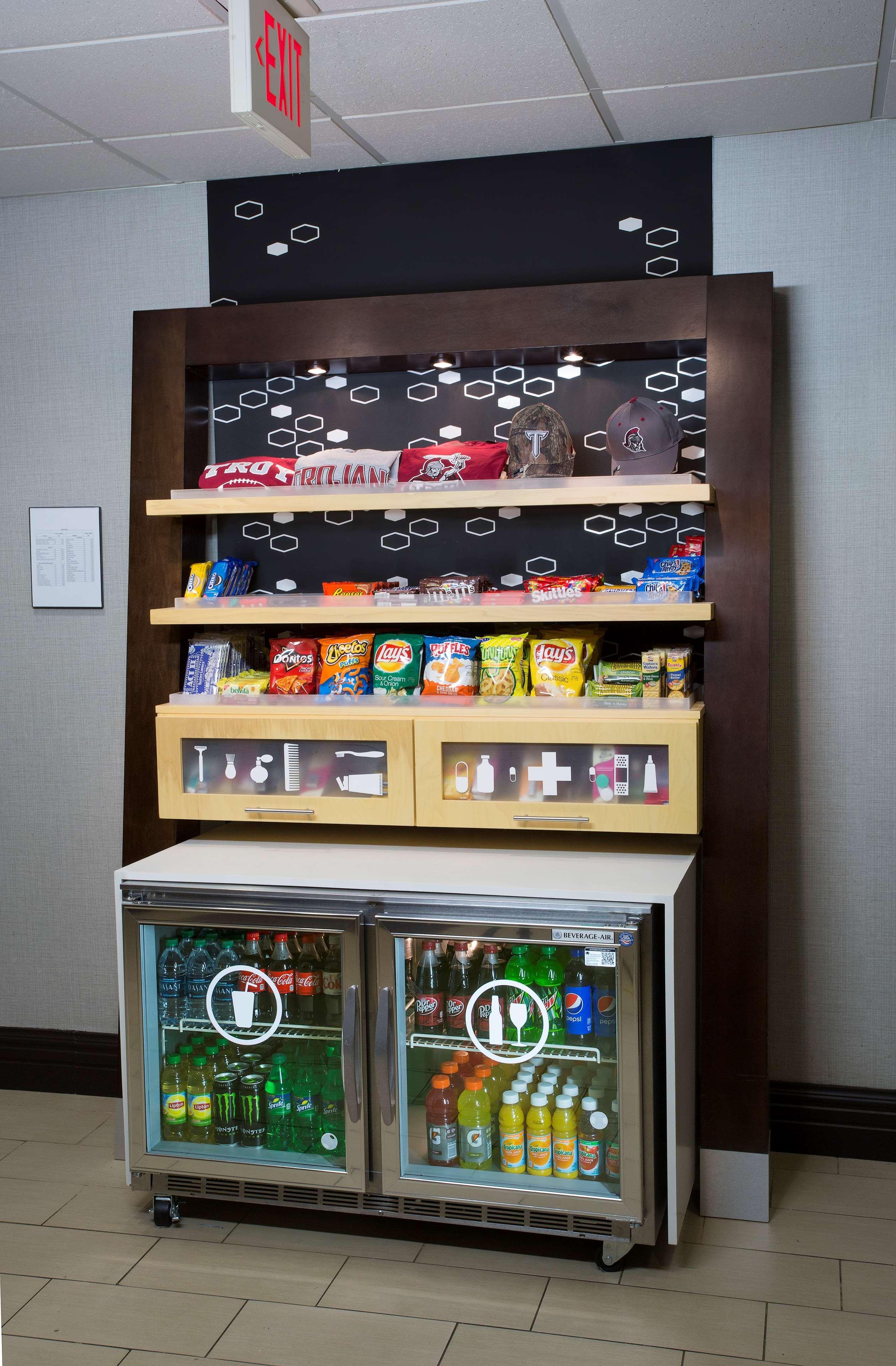 Hampton Inn Трой Екстериор снимка