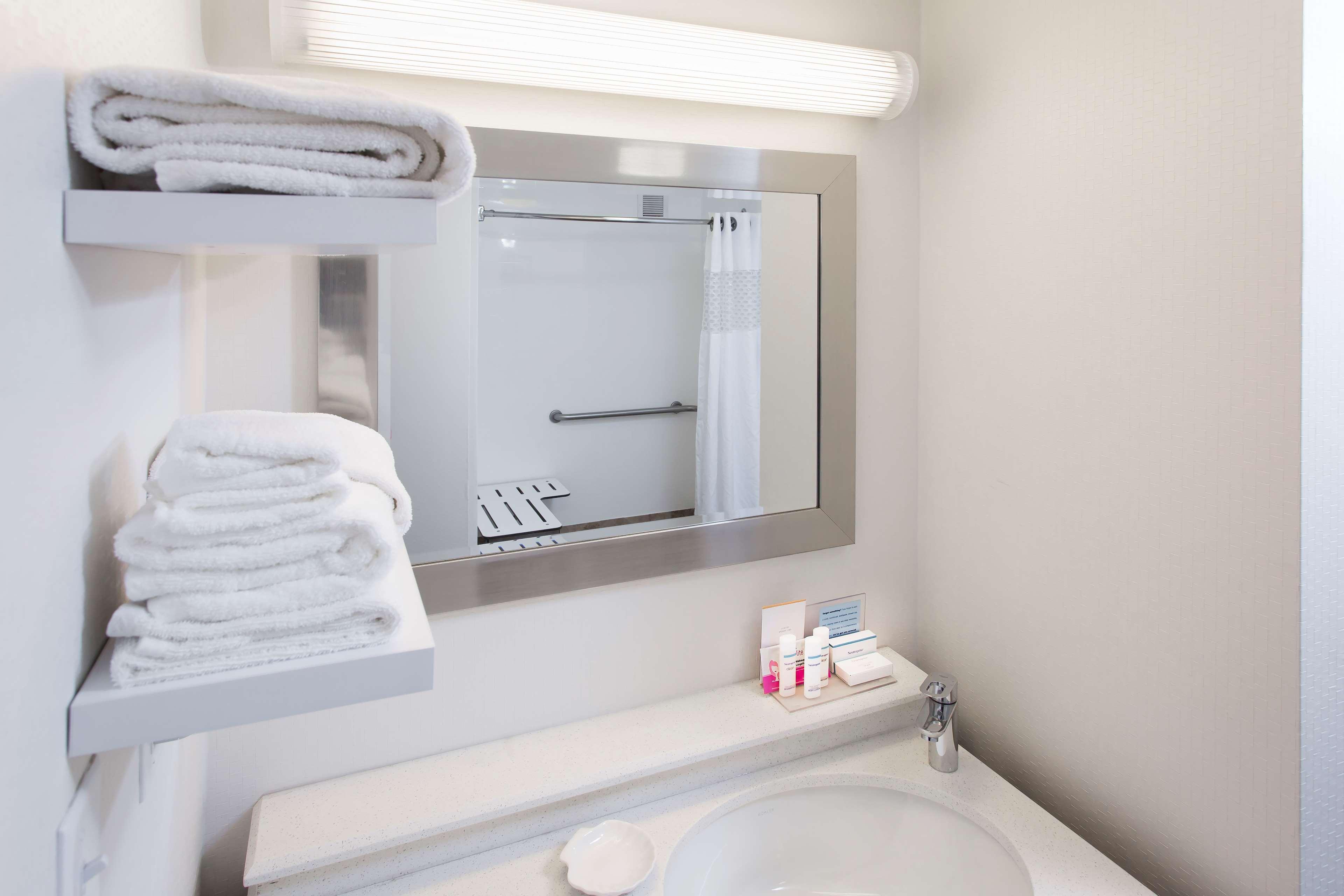 Hampton Inn Трой Екстериор снимка