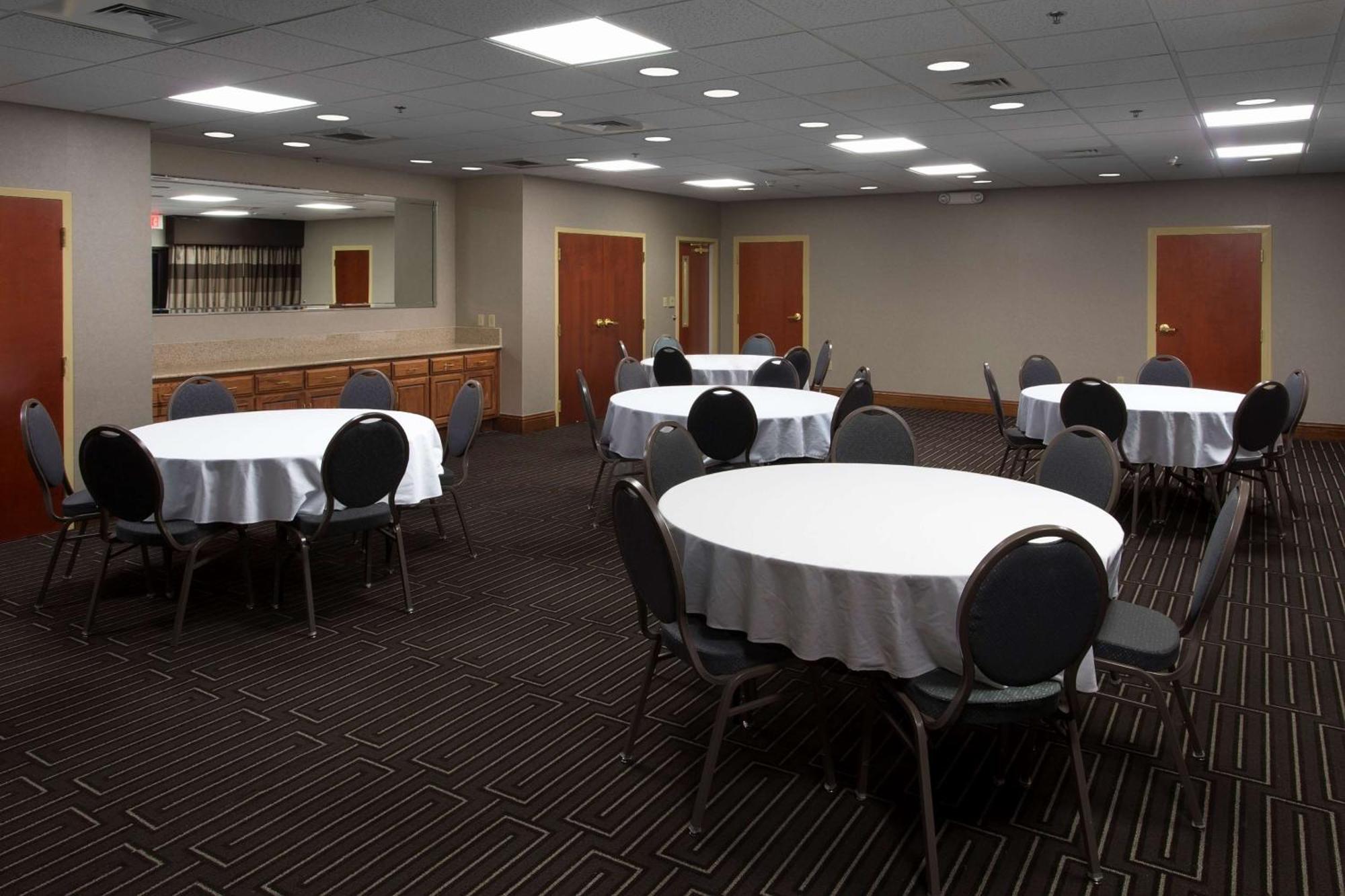 Hampton Inn Трой Екстериор снимка