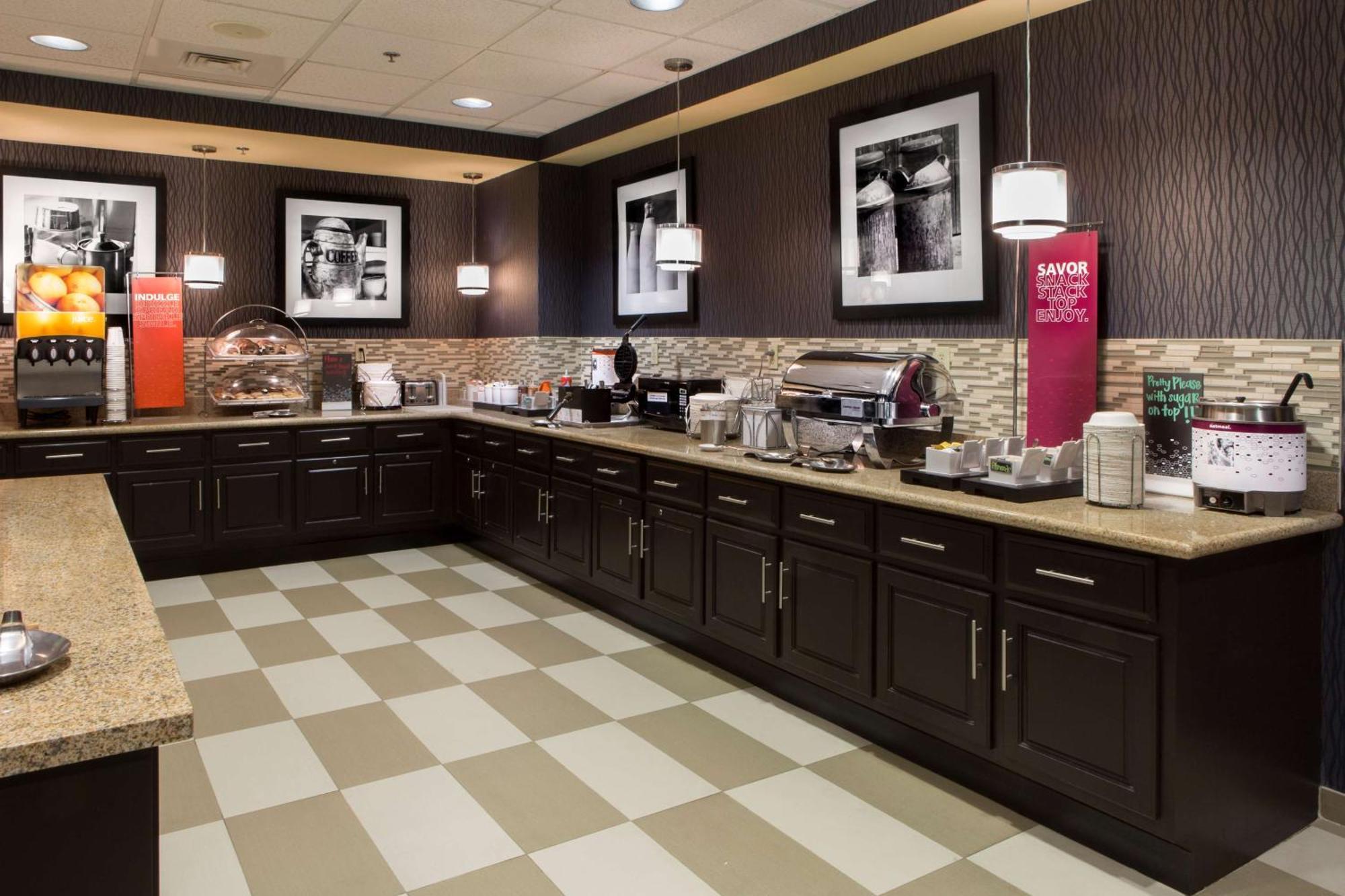 Hampton Inn Трой Екстериор снимка