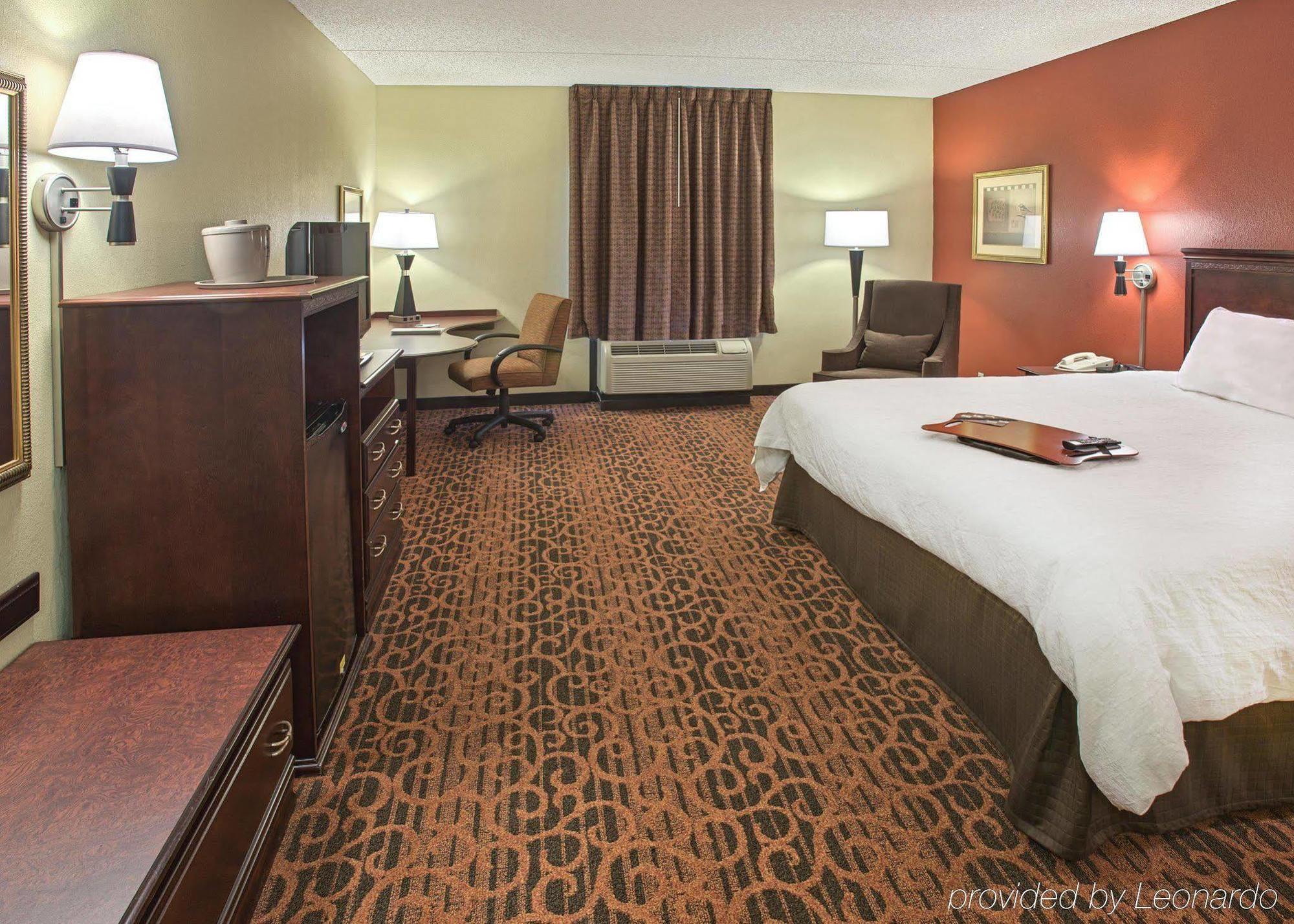 Hampton Inn Трой Екстериор снимка