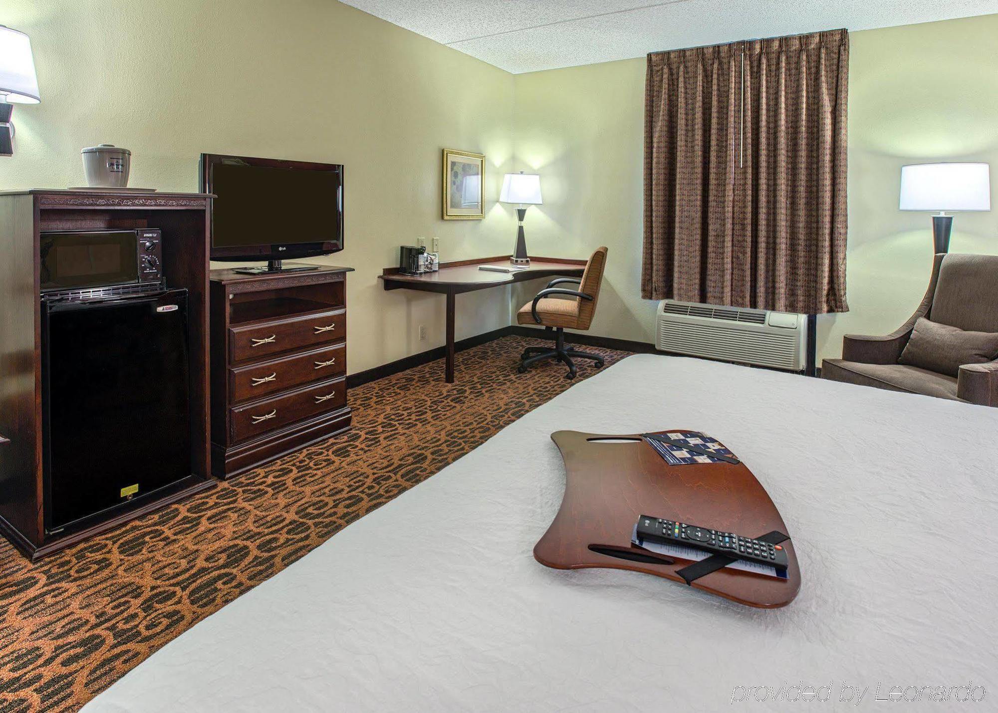 Hampton Inn Трой Екстериор снимка