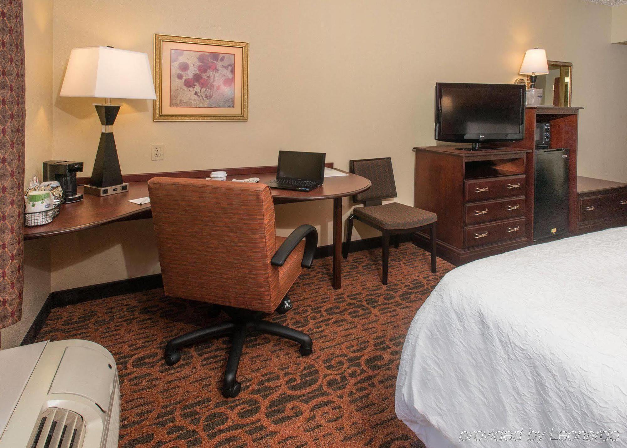 Hampton Inn Трой Екстериор снимка